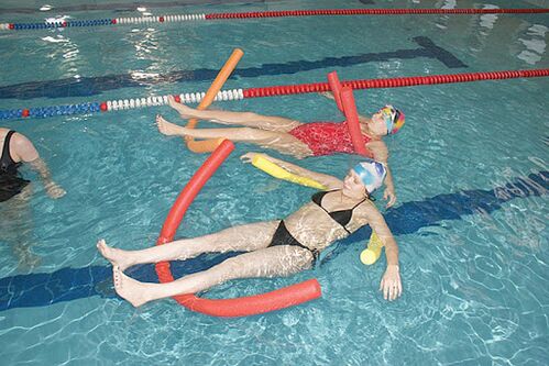 For back pain caused by thoracic osteochondrosis, it is necessary to visit the swimming pool